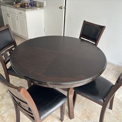 Mor Furniture Gia Dining Room Table With 4 Chairs