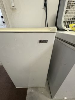 Kenmore 3.9 Cu Ft Free Standing Fridge/freezer
