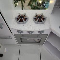 KidKraft Utimate Corner Play Kitchen With Lots Of Accessories