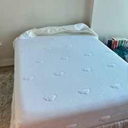 Puffy Lux Queen Mattress! Like New & Bed Frame Included For Free