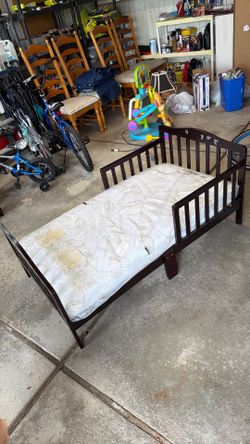 Toddler bed with mattress