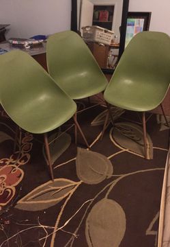 3 vintage plastic chairs