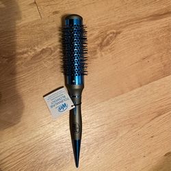 WET Blowout Brush