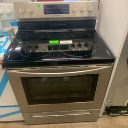 FRIGIDAIRE LFEFTF 30-in Electric Range Stove YLD