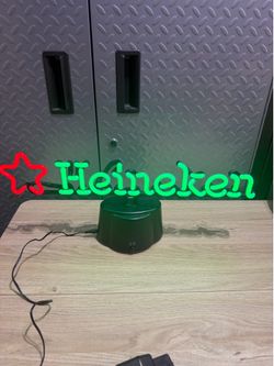 Neon Heineken sign