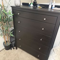 2 Sets Of Cabinets 5 Drawer And 3 Drawer