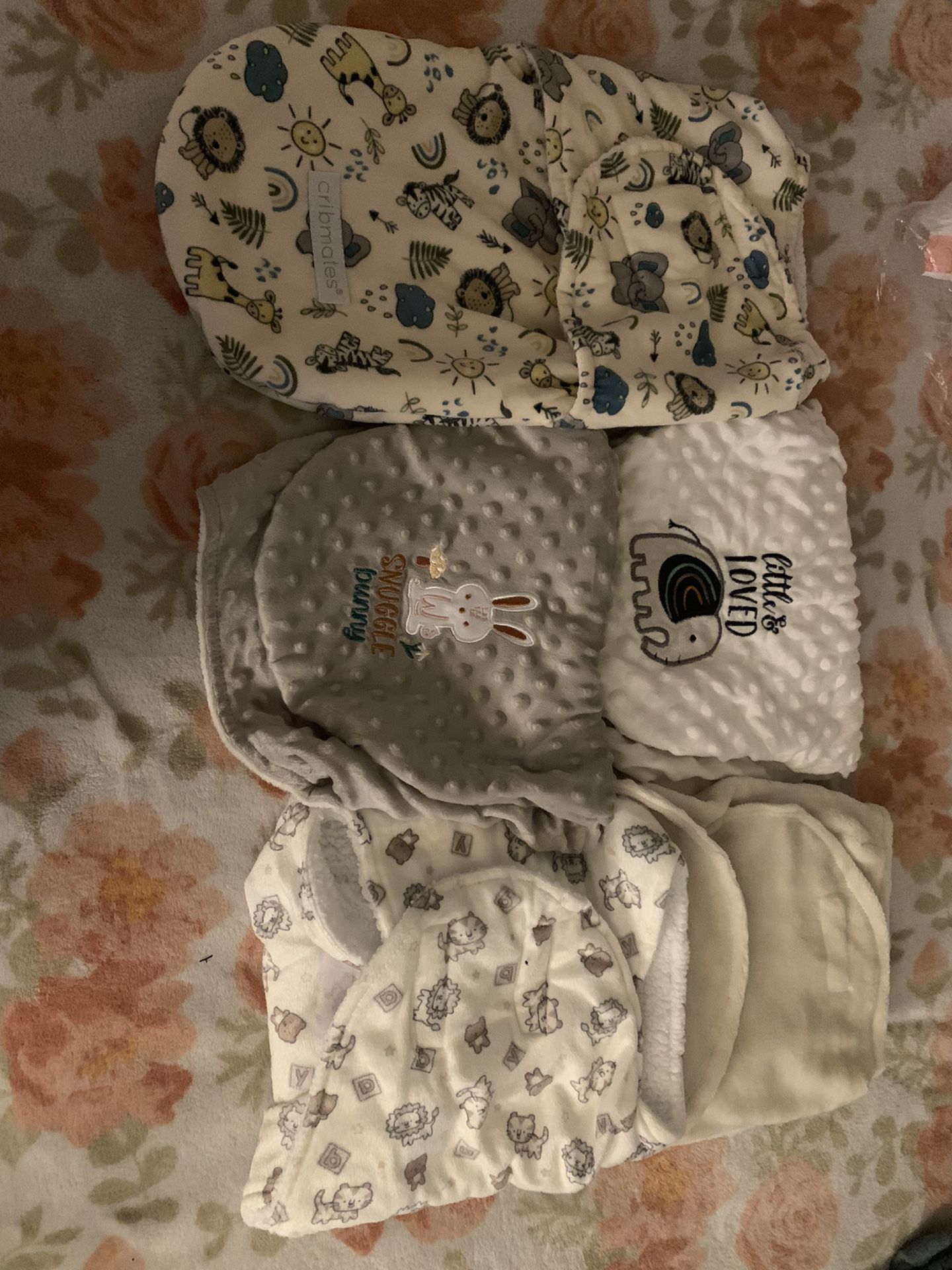 baby clothes/items 