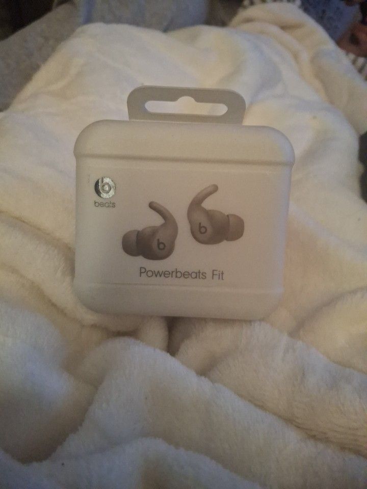 Powerbeats FIT