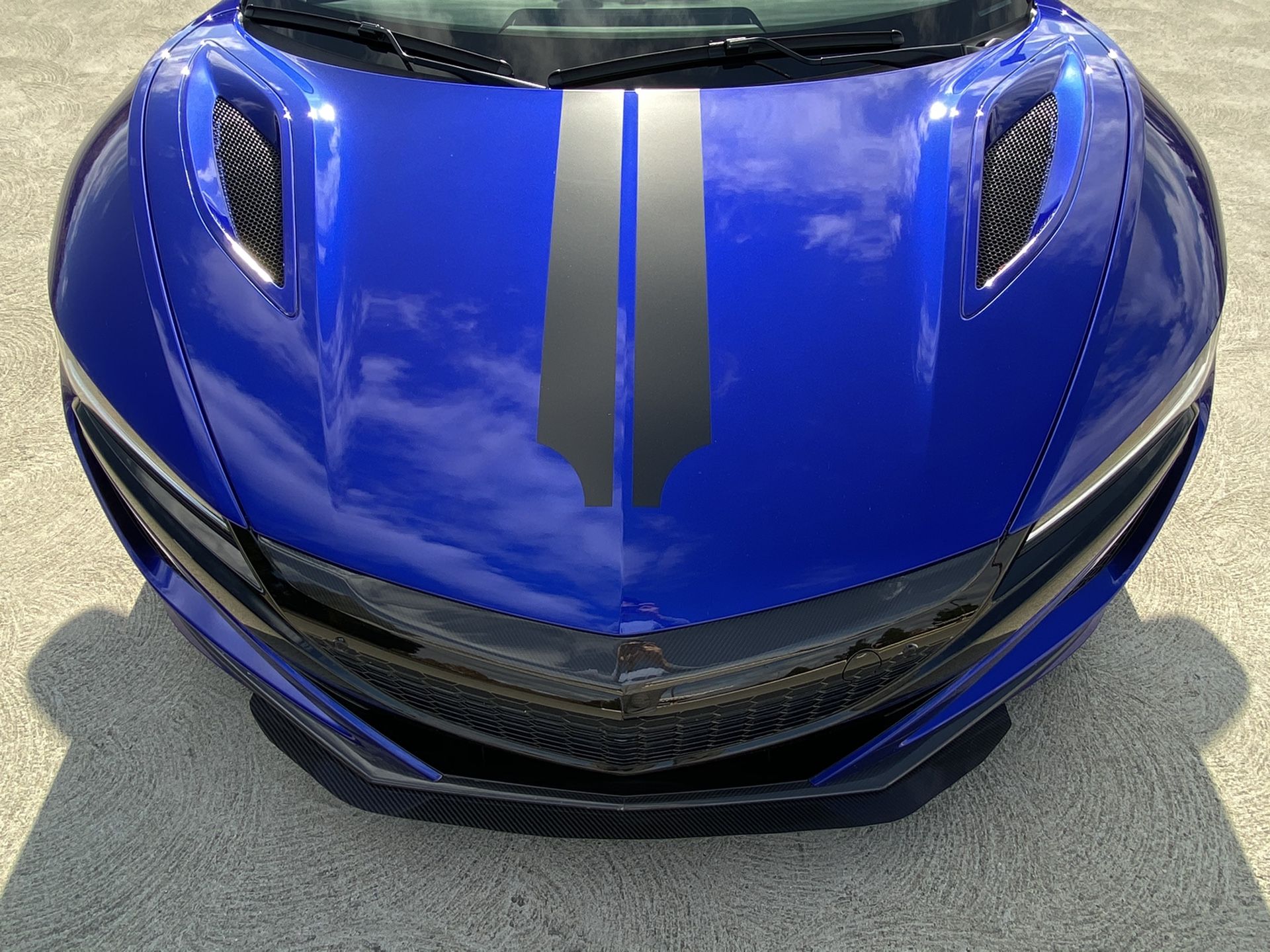 Professional vinyl wrap in carbon fiber or accents, clear bra film