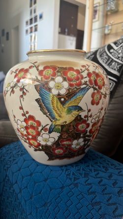 Kutani vase