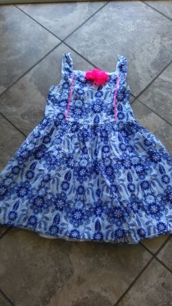 Girl dress size 5-6 Runs smaller like a 5 $7