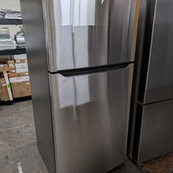 Frigidaire FFTR2045VS
30 Inch Freestanding Top Freezer Refrigerator