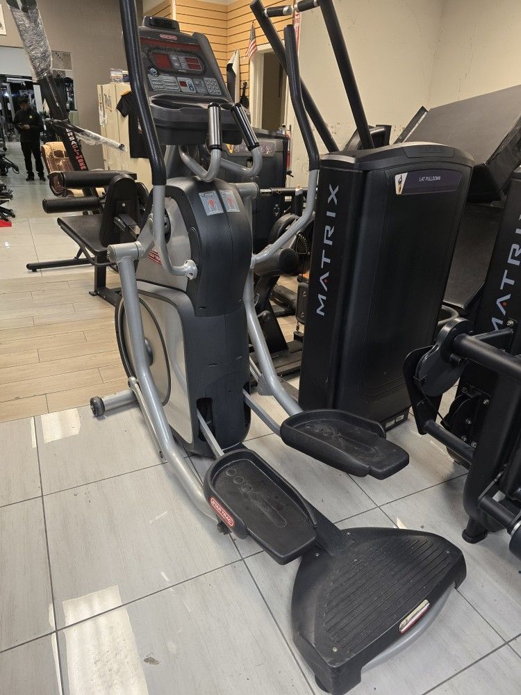 Star Trac Elliptical Gym Equipment Exercise Fitness Cardio