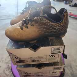 Unisex Black and gold soccer kids youth cleats