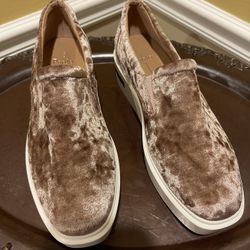 Women’s NWOT Paolo Crushed Velvet Sneakers