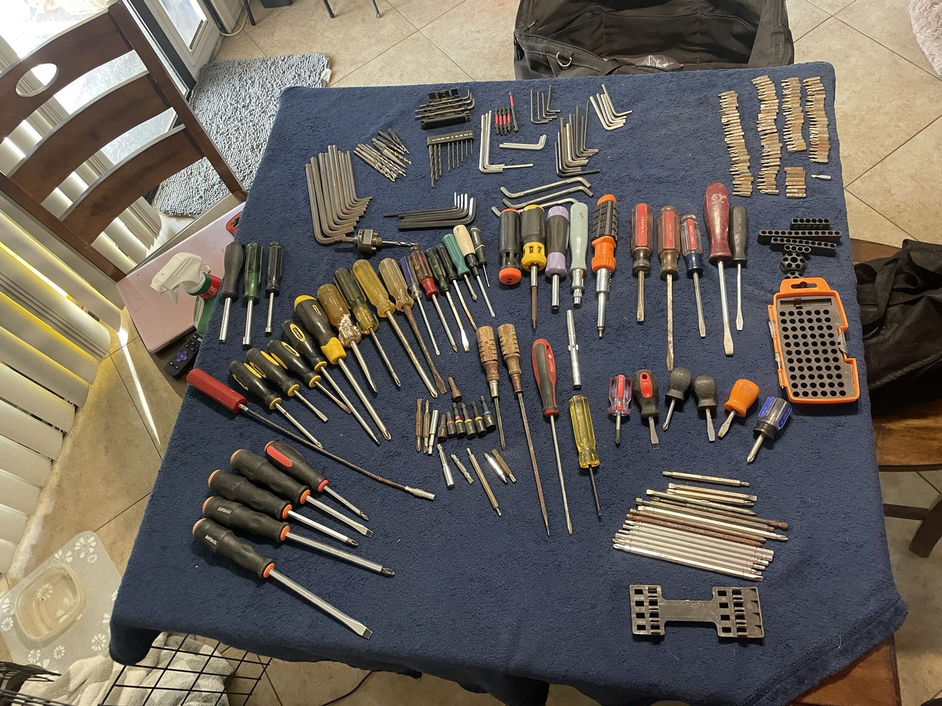 🔥🔥FIRESALE🔥🔥SCREWDRIVER/BITS GALORE🔥VALUED AROUND $400 