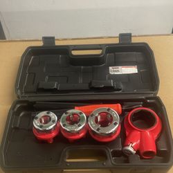 Central Machinery 1/2”-1” 5pc Ratcheting Pipe Threader Set