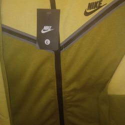Brand New Large Nike Techs Outfits Yellow A Medium 