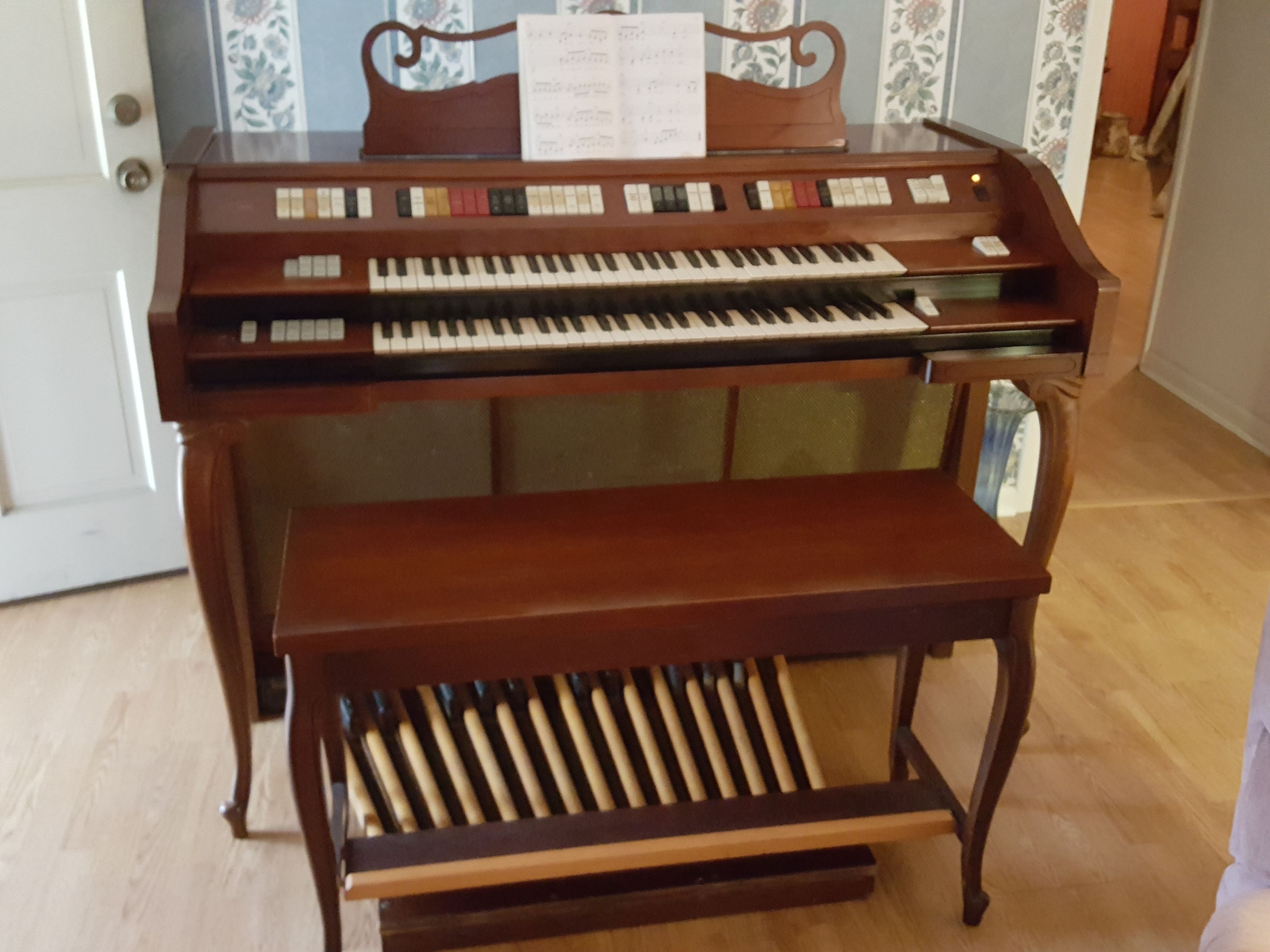 Conn model 631 electric organ