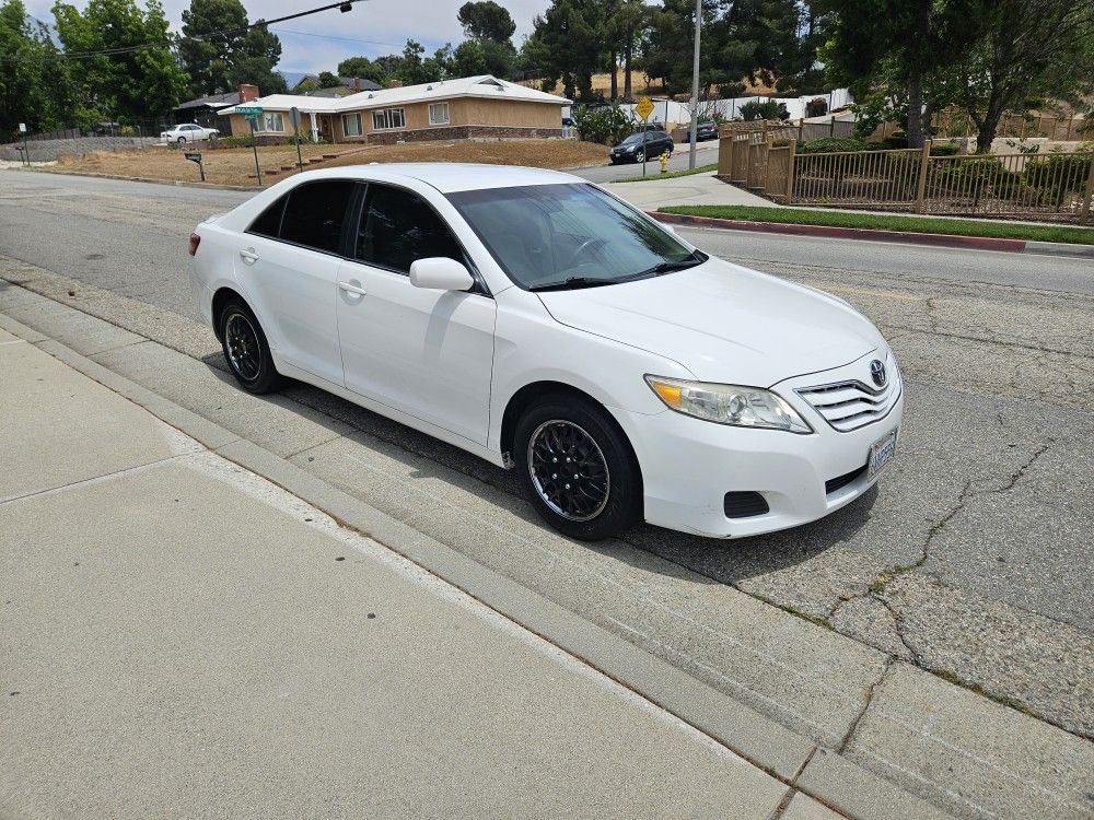 2011 TOYOTA CAMRY LE SPORT, 30 MPG, 4, CYL, CLEAN TITLE, SMOG,NAV+BT, 2026 APRIL