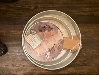 4 Tiered 2” deep Wilton cake pan set