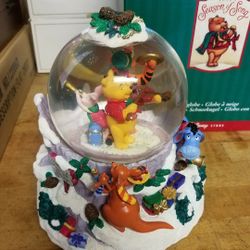 Winnie The Pooh Holiday Concert Snow Globe