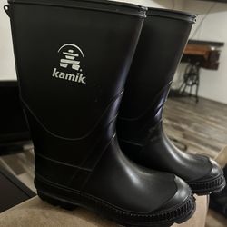 Size 2 Boys Kamik Boots