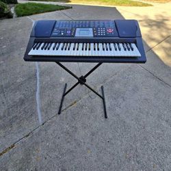 western wrong Yamaha Portable Keyboard – Excellent Tone for Music Fans