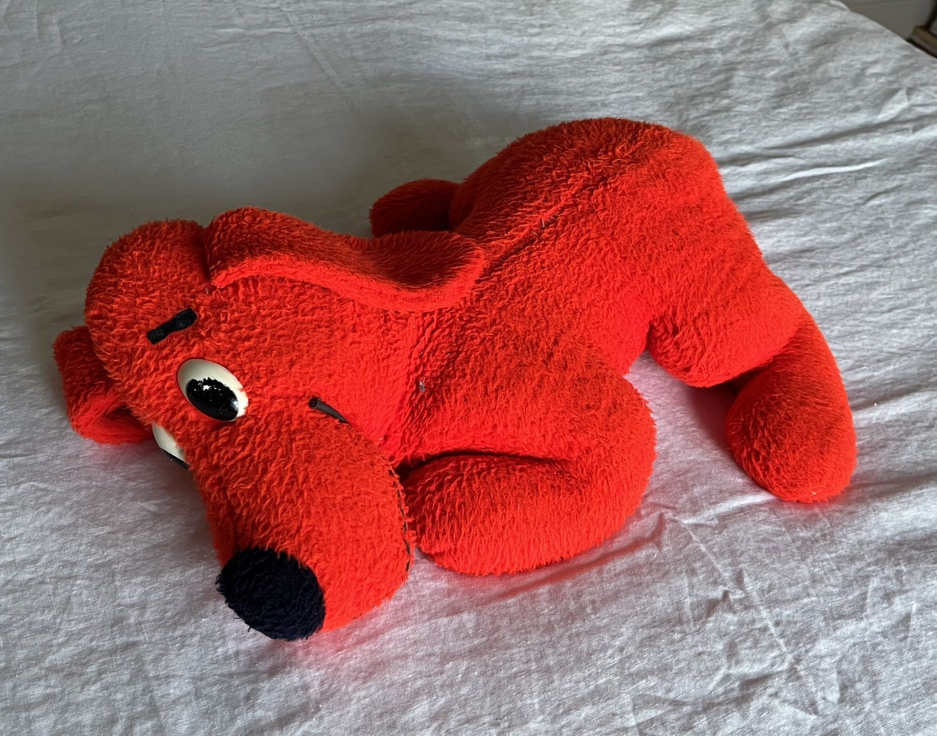 Vintage to Clifford the Big Red Dog Plushie Stuffed Animal