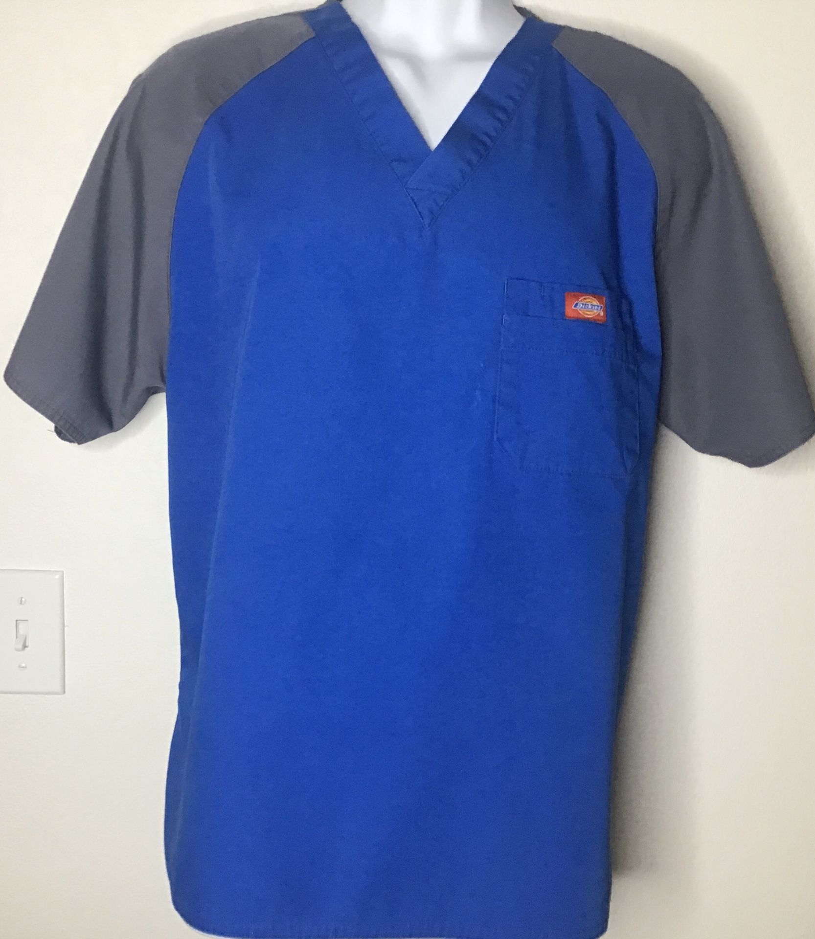 Men’s medical scrub top Dickies Size MEDIUM Gray & Blue