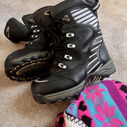 C9 Size 3 Kids Snow Boots