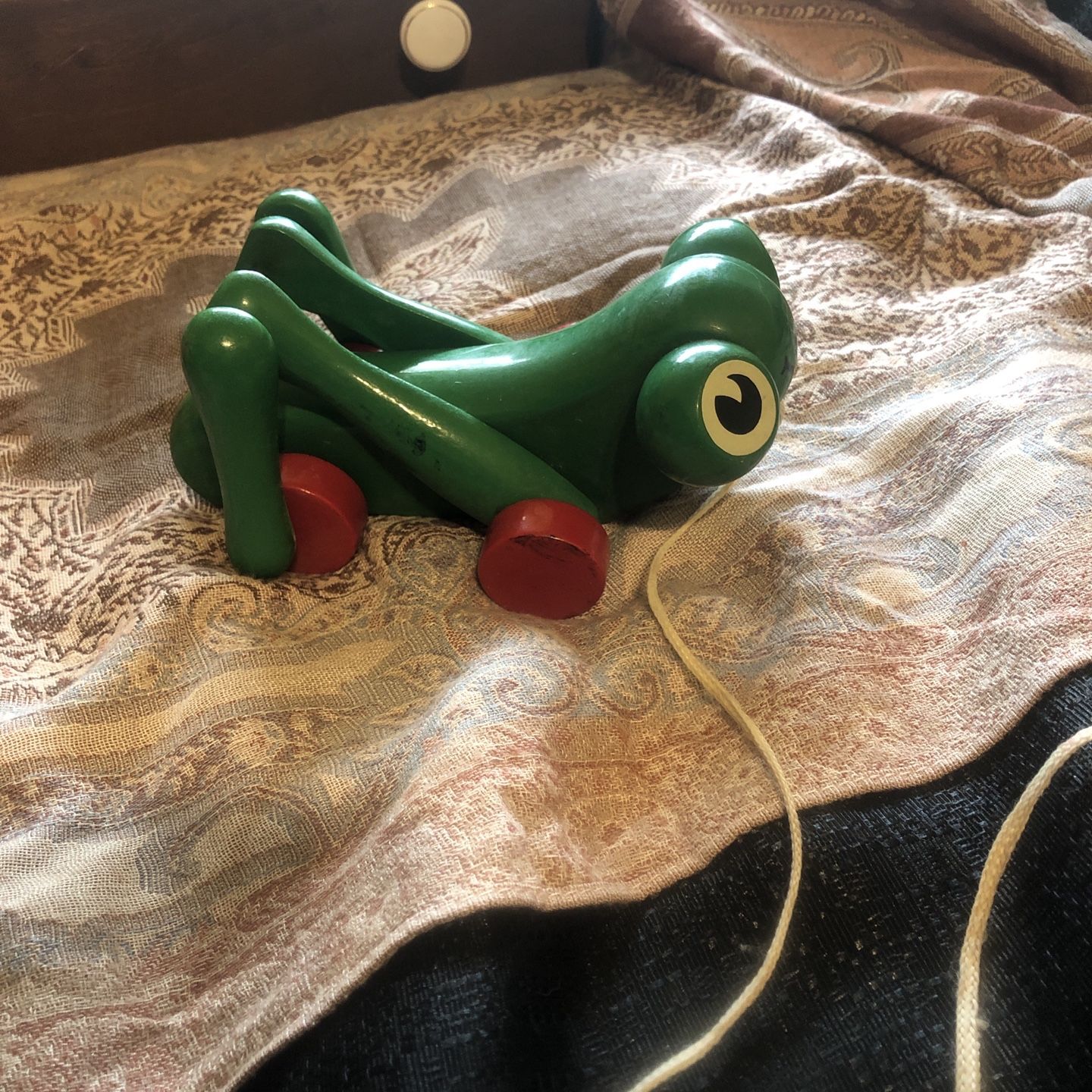 RARE WOODEN CRICKET PULL TOY GREEK KOUVALIAS GREEN FROG VINTAGE