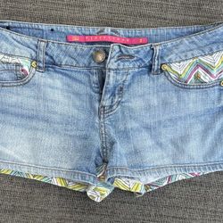 Light Wash Denim Shorts Size 3 Colorful Pattern