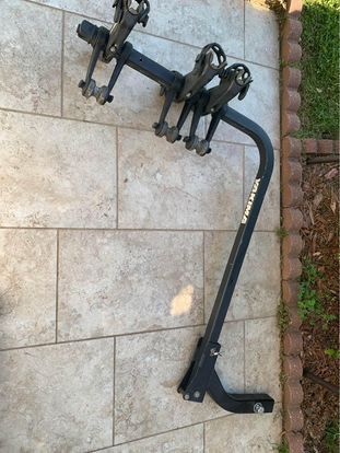 2" hitch mount YAKIMA bike rack for up to 3 bikes in GOOD condition!