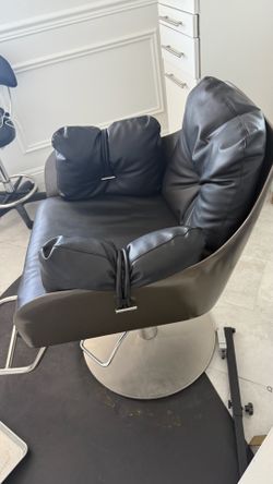 Salon chair