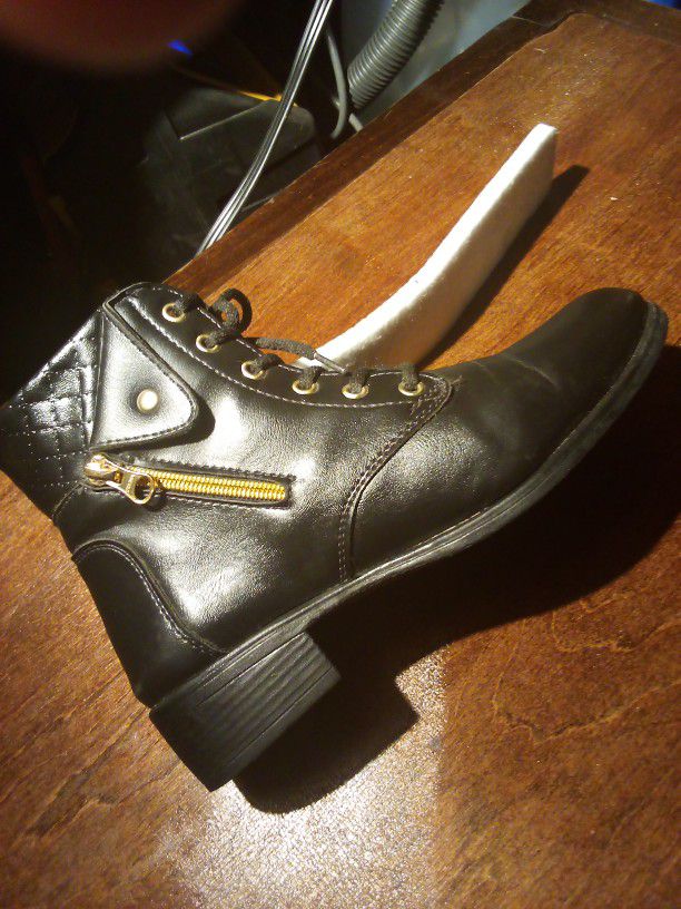 Size 7 Black Combat Boots