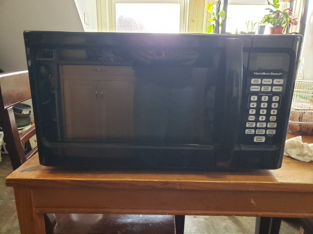 Hamilton Beach 1000 Watt microwave oven