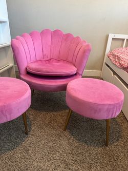 Pink shell chair & stools
