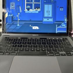 MacBook Pro 13.3” M2 (2022) – 16GB / 1TB SSD – Water Damage, Boots – w/ outer Keyboard 