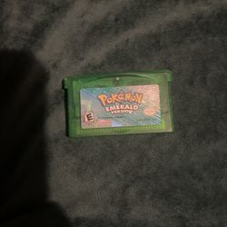 Pokémon Emerald GBA Game. 