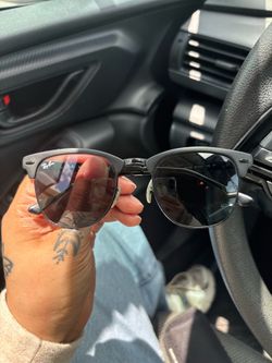 black ray-ban sunglasses