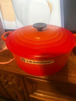 Le Creuset Round Dutch Oven with Lid
