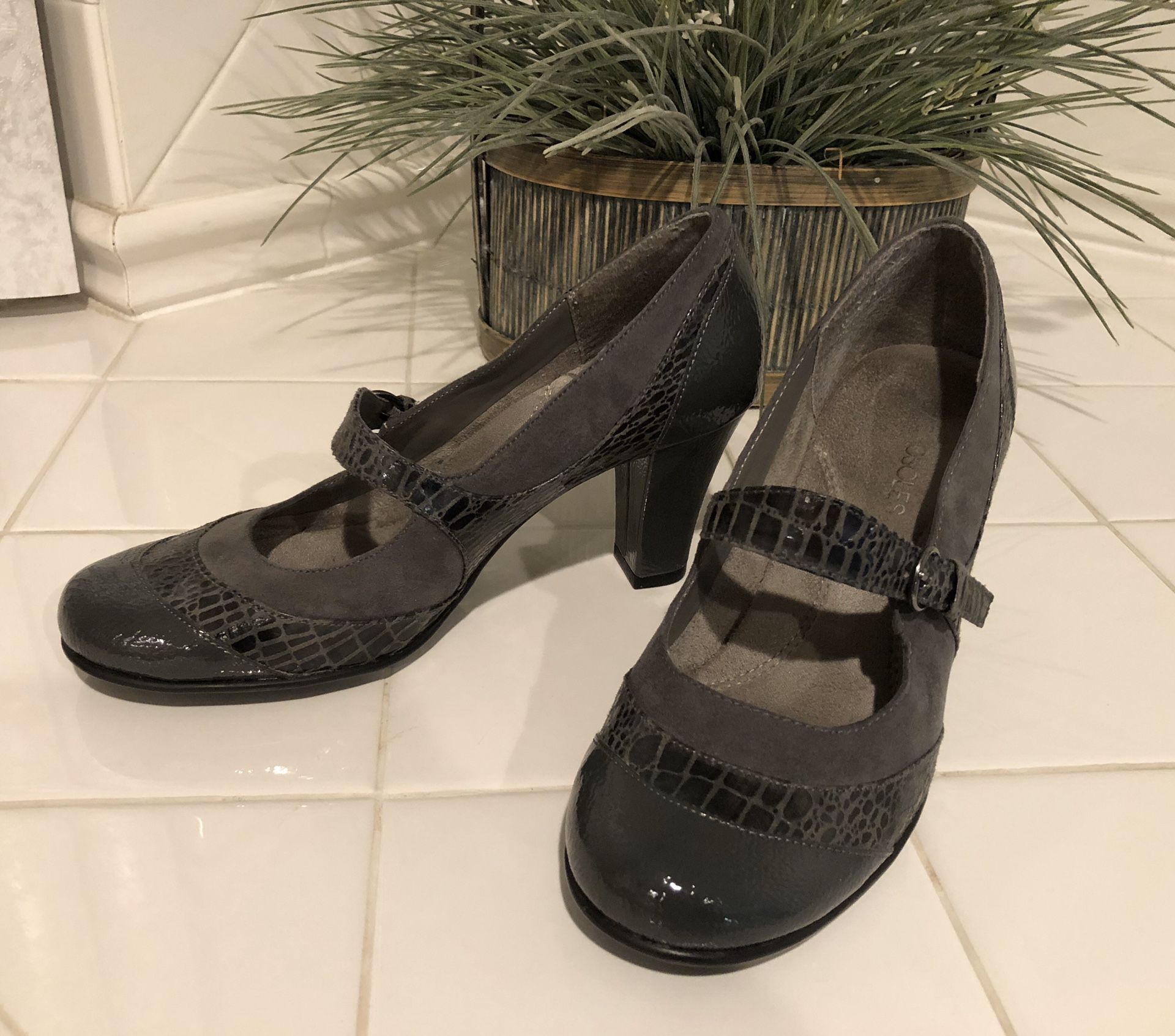 Grey Aerosoles Ladies High Heel Shoes