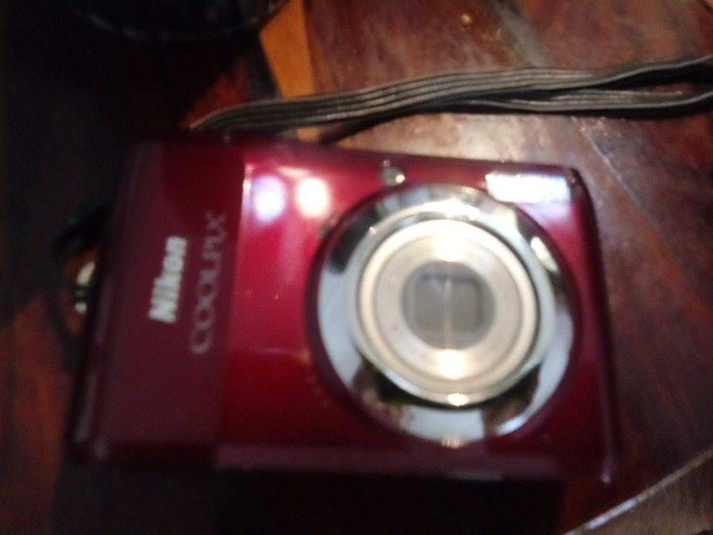 Nikon digital camera with accessories $15