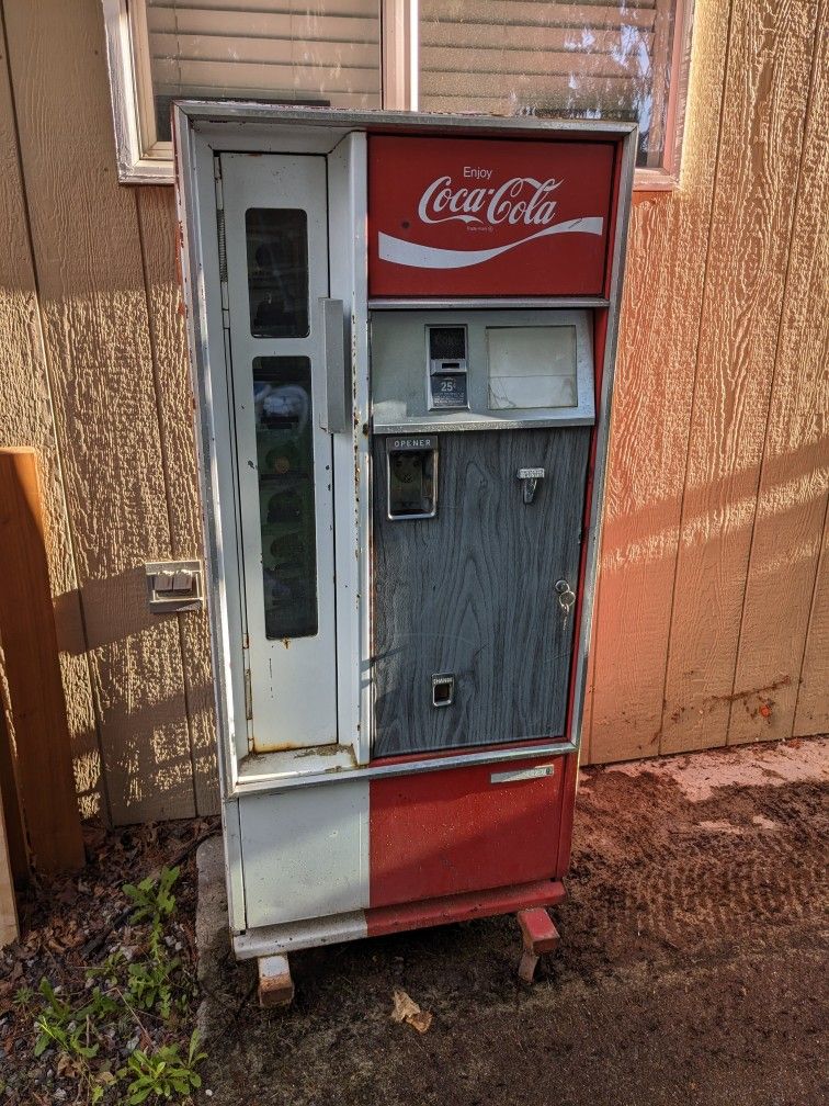 Vintage Coca Cola Bottle Machine