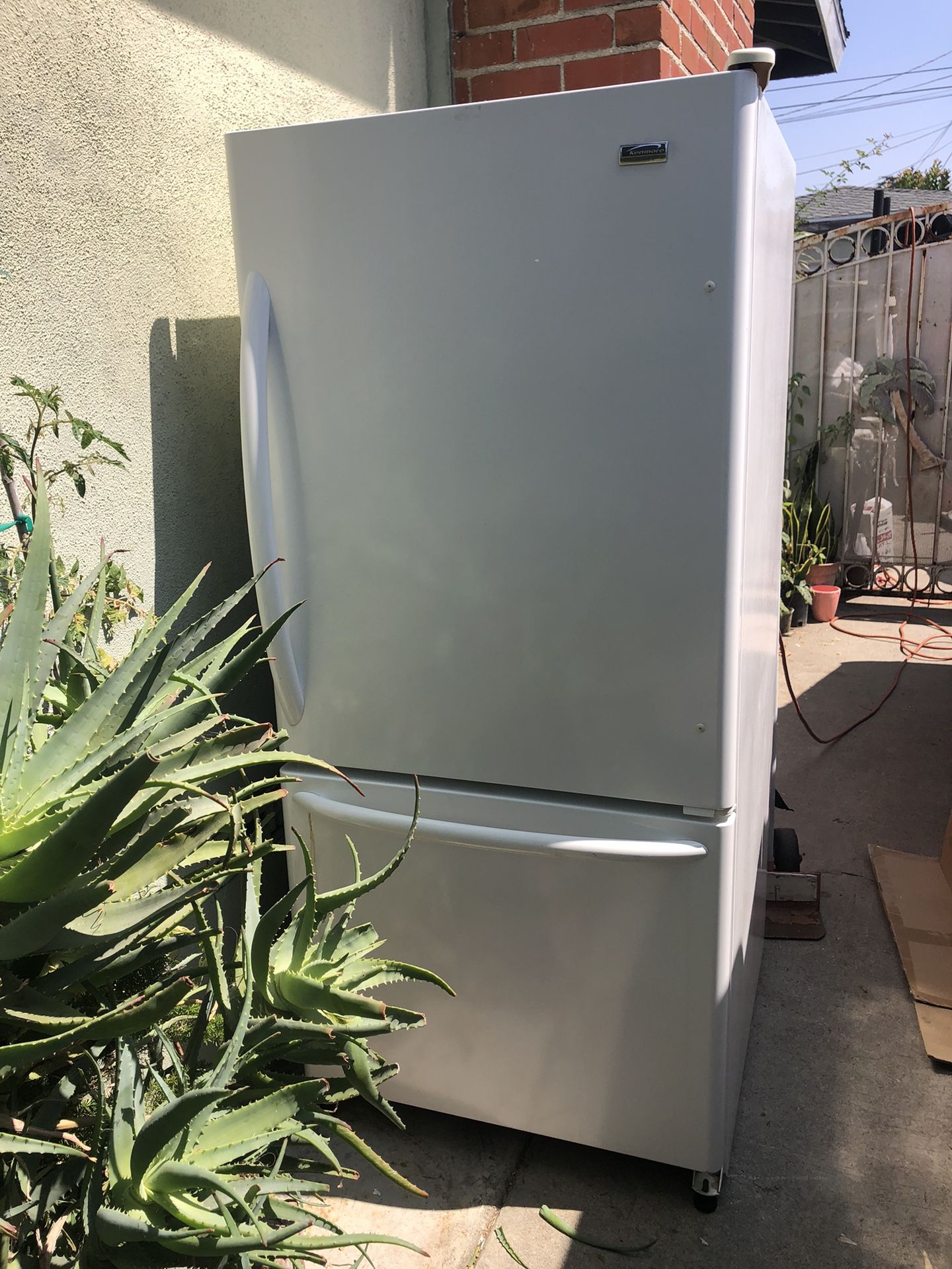 Kenmore Refrigerator With Freezer 