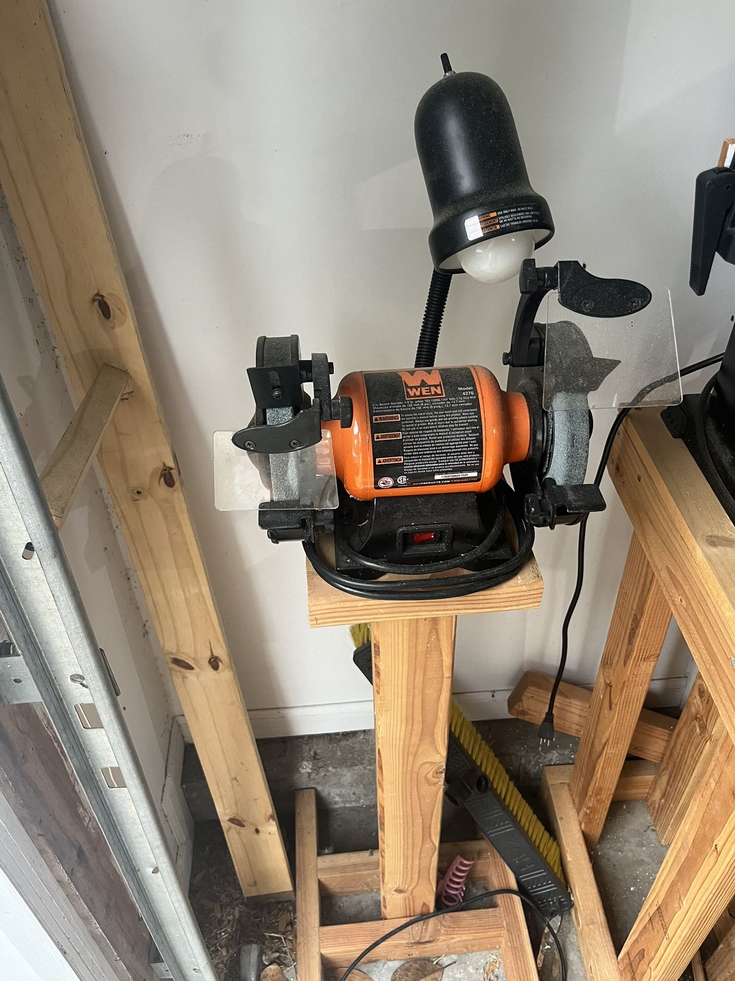 WEN Table Top Grinder With Stand