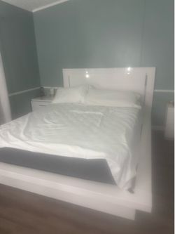 Queen bed y matress