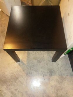 Small end/center table