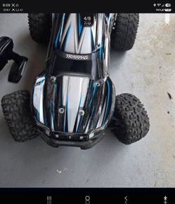 Great condition  Traxxas Max  ( Battery not included)(Charger not included)